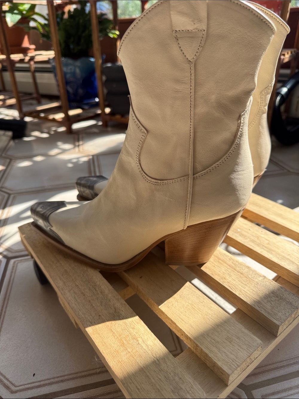 Free People size 6 Braden boots - Picture 2 of 5